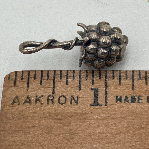 Sterling Silver grapes charm - Picture 2 of 3
